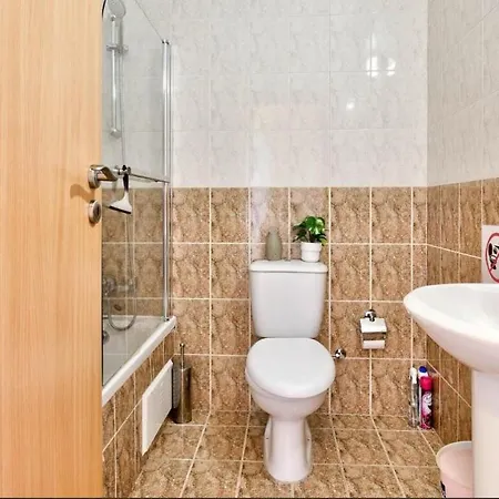 Spacious Contemporary Апартаменты Писсури